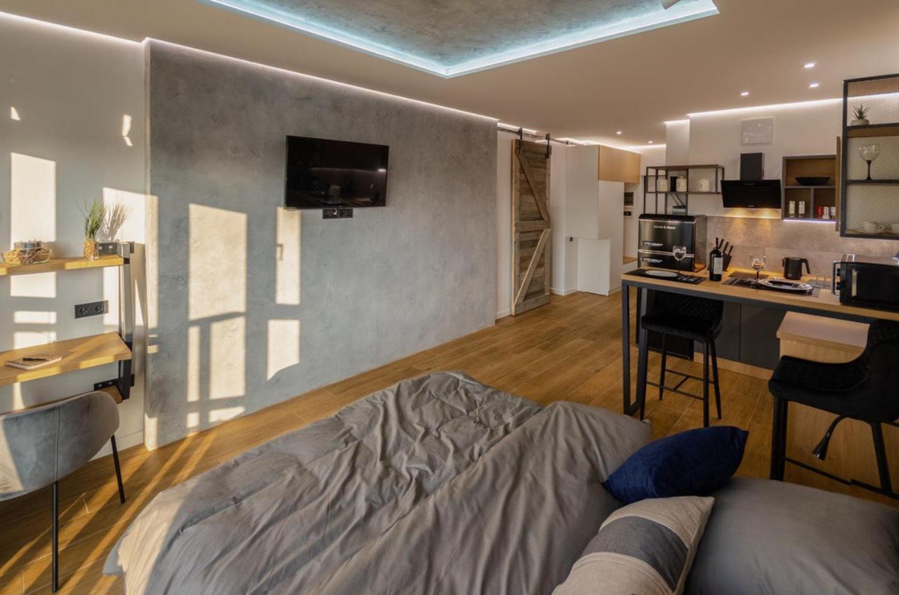 VIP - Smart Lägenhet Kiev Exteriör bild