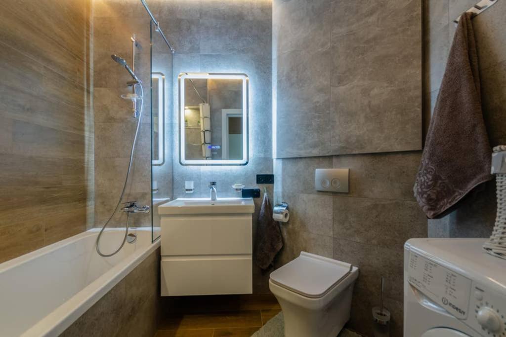 VIP - Smart Lägenhet Kiev Exteriör bild